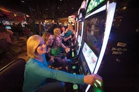 JDB VIP Baccarat ကတ်ဂိမ်း Live Dealer ကစားနေသည့် မြင်ကွင်း